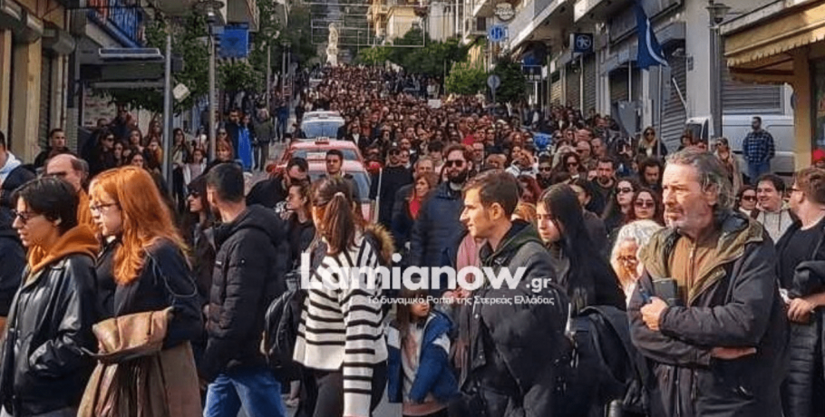 Λαμία : Μεγαλειώδης συγκέντρωση και πορεία 3.500 και πλέον πολιτών στη Λαμία για την τραγωδία των Τεμπών (Φωτό, Βίντεο)