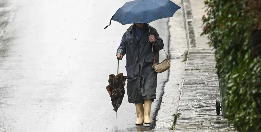 Καιρός: Υψηλές θερμοκρασίες και σήμερα, έρχονται βροχές με νοτιάδες από αύριο