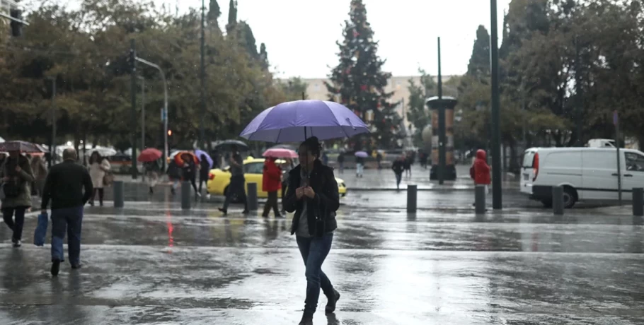 Καιρός: Με βροχές ξεκινά η εβδομάδα – Πλησιάζει «ψυχρή εισβολή»