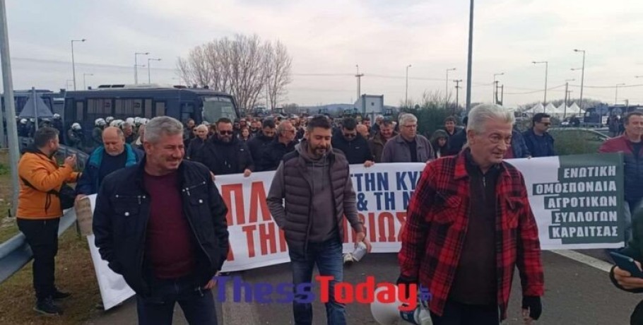 Καρδίτσα: Κλείνουν τον κόμβο Ε-65 οι αγρότες (ΦΩΤΟ+VIDEO)