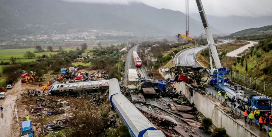 Τέμπη: Σκληρό πρέσινγκ στο ΠΑΣΟΚ από την κυβέρνηση για την Προανακριτική και την «ψυχική συνδρομή» του Τριαντόπουλου