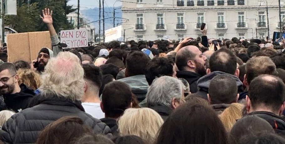 Στο Σύνταγμα ο Κώστας Σαμαράς: Ζήτησε δικαίωση για τα Τέμπη