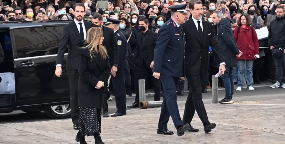 Στη Μητρόπολη έφτασαν οι γιοι του Κωνσταντίνου