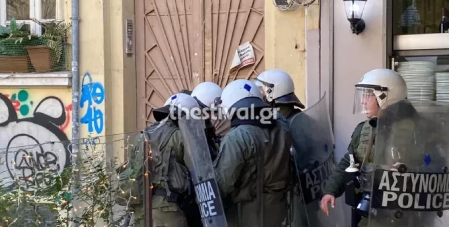 Θεσσαλονίκη: Αστυνομική επιχείρηση και προσαγωγές σε κατάληψη αναρχικών