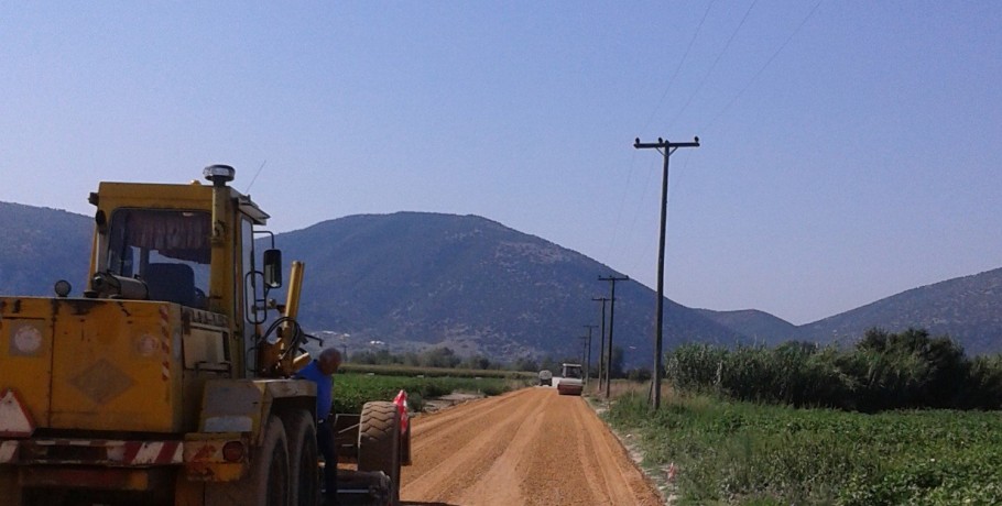 Ασφαλτόστρωση αγροτικών δρόμων σε Κοινότητες του Δήμου Σκύδρας