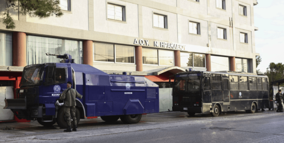 Ποινική δίωξη στους 14 συλληφθέντες για τα επεισόδια σε Νέο Ηράκλειο, Πλατεία Βικτωρίας και Μοναστηράκι