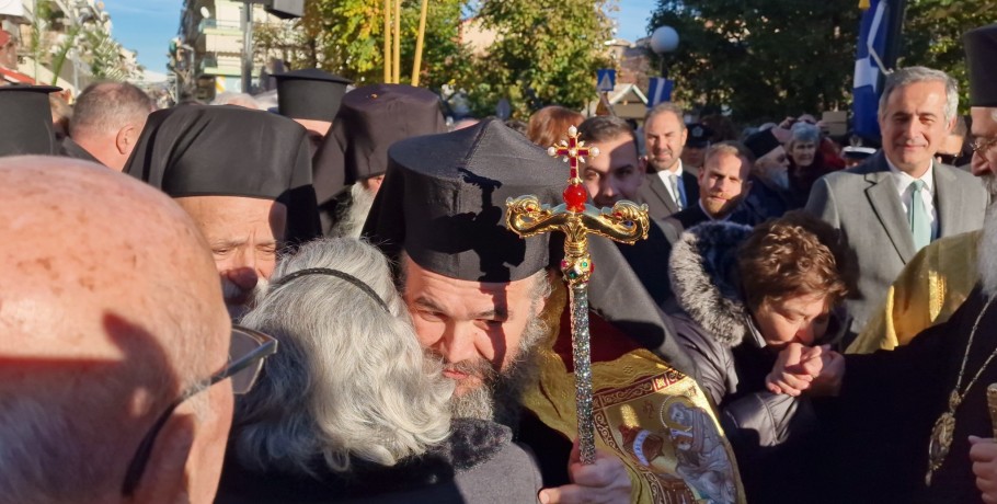 Συγκινημένοι οι γονείς του νέου Μητροπολίτη Φλωρίνης