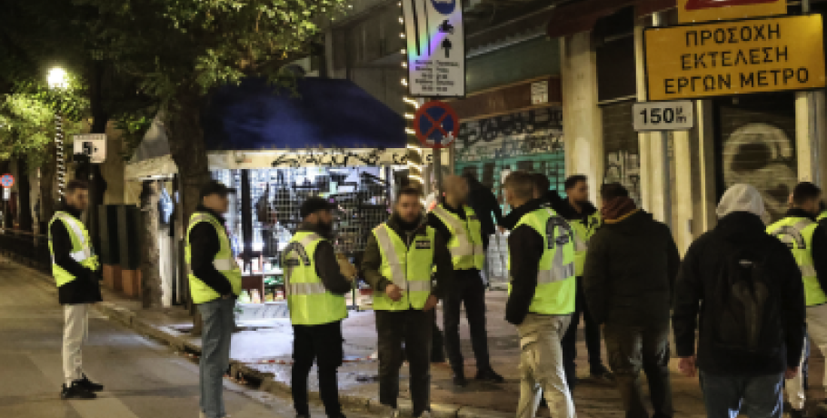 Προσαγωγές πριν από τις κινητοποιήσεις στη μνήμη του Αλέξανδρου Γρηγορόπουλου – Αστυνομικοί με κίτρινα γιλέκα για ελέγχους