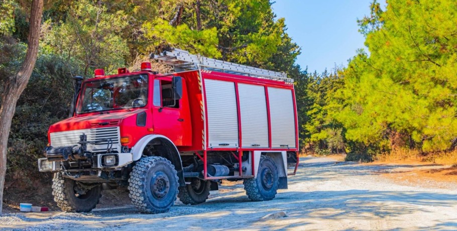 Τέλος για τα ένδοξα πυροσβεστικά οχήματα της Ελλάδας -Πωλούνται από μόλις 80 ευρώ