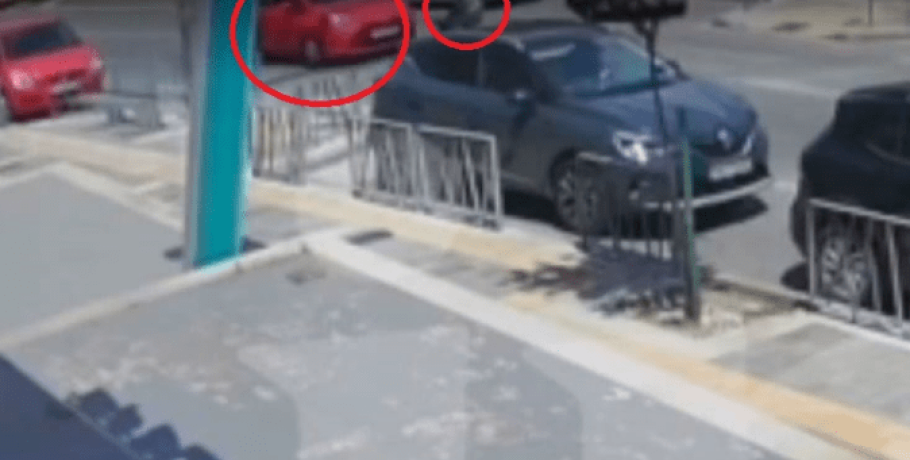 Θεσσαλονίκη: Αυτοκίνητο παρασύρει μητέρα και το 14 μηνών βρέφος – Βίντεο ντοκουμέντο