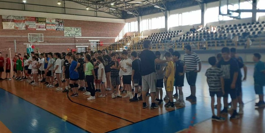 Μεγάλη η συμμετοχή από τα Δημοτικά Σχολεία στις Αθλοπαιδιές Πετοσφαίρισης στην Κρύα Βρύση