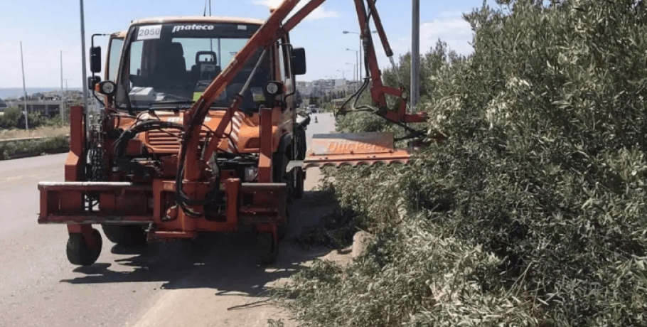 Εργασίες κοπής πρασίνου στην Περιφερειακή Οδό Θεσσαλονίκης από την Περιφέρεια Κεντρικής Μακεδονίας