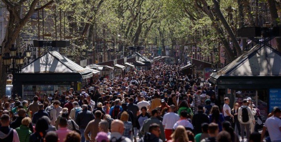Τέλος στις βραχυχρόνιες ενοικιάσεις διαμερισμάτων σε τουρίστες από το 2028 βάζει η Βαρκελώνη - Για να "φρενάρει" το κόστος στέγασης