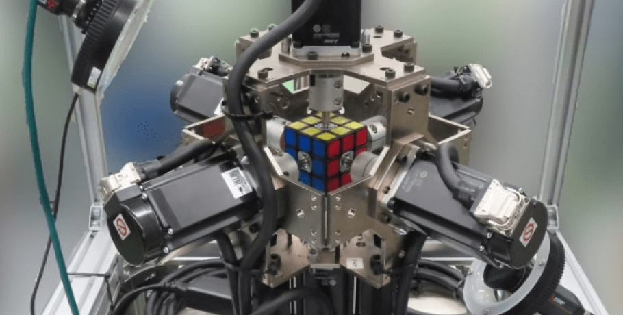 Το ρομπότ που μπήκε στα Ρεκόρ Guinness – Έλυσε τον κύβο του Ρούμπικ σε… 0,3 δευτερόλεπτα